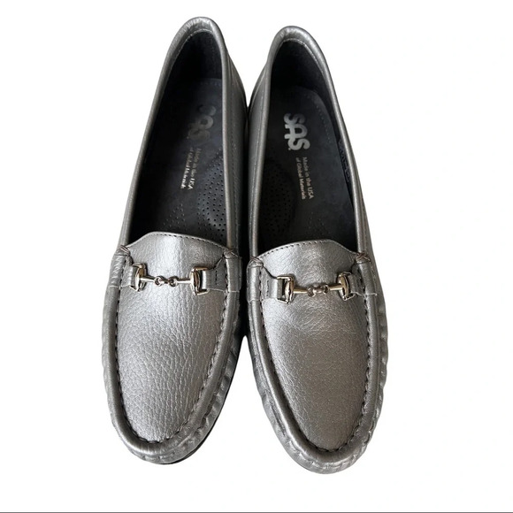 SAS Women's METALLIC SILVER LOAFERS Size GREAT WORK SHOE MADE FOR COMFORT - Picture 2 of 9